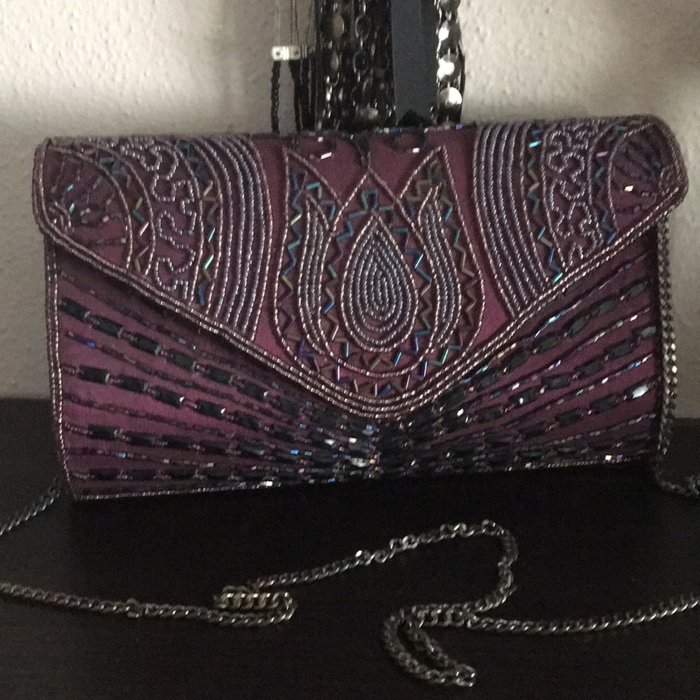 Gatsby Lady Plum Beaded clutch